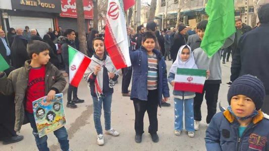 لبیک مردم ورزنه به ندای انقلاب در راهپیمایی 22 بهمن