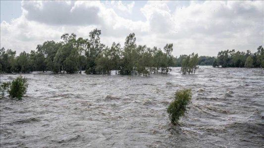 سیل در جنوب غرب چین خانه‌ها را با خود برد