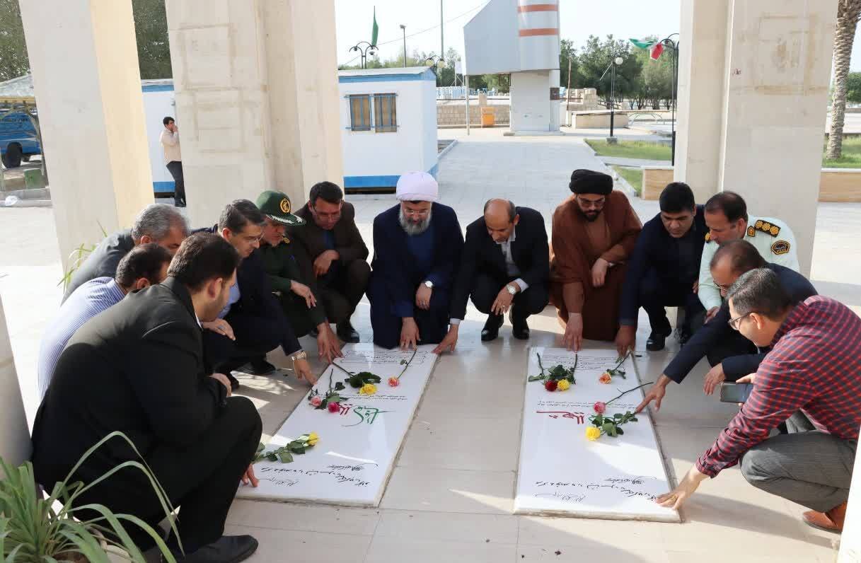 قبور مطهر شهدا در خورموج غبار رویی شد