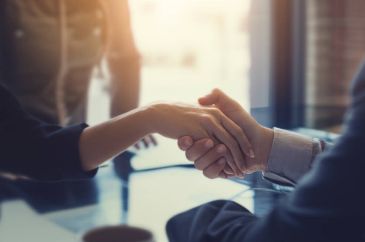 خلاصه کتاب مثل آدم بفروش: نکات کلیدی فروش کیت و تام شرایتر